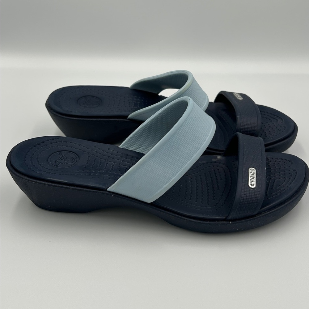 CROCS Women's Dark Blue and Light Blue Sandals Madeira Two Tone Size 7 - Picture 2 of 5